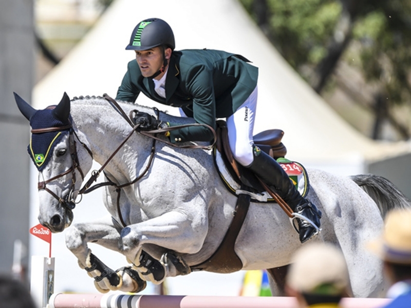 Cavaleiro Eduardo Menezes na apresentação de saltos do hipismo em que a equipe brasileira terminou na quinta colocação geral nos Jogos Olímpicos -  Wagner Roberto/COB