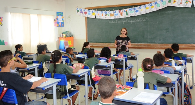 Professores ministram aulas a estudantes da rede municipal de ensino sobre os efeitos do bullying - Cláudio Pereira/JP