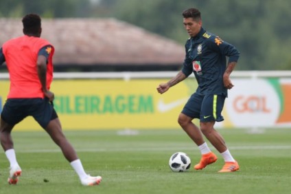 Roberto Firmino antecipa chegada e já treina com os demais jogadores - Divulgação/CBF
