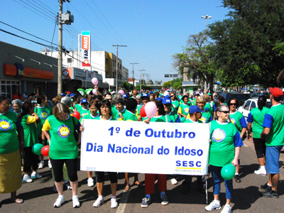 Vitalidade e alegria marcaram o encontro de aproximadamente 400 idosos -