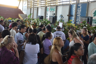 Prefeitura cedeu de cadeiras à climatizadores de ambientes para melhor acomodar os familiares das vítimas -