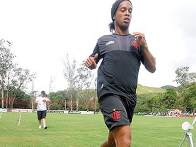 Ronaldinho treina no Ninho do Urubu -