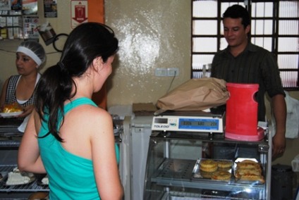 O quilo do pãozinho varia de R$ 6,80 a R$ 7,70 em Três Lagoas -
