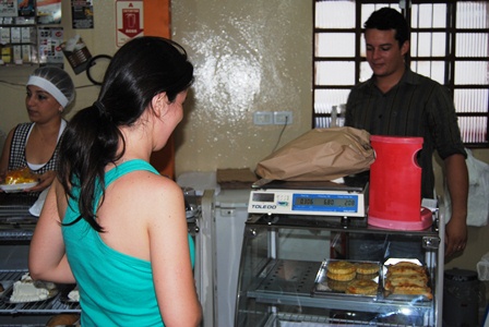 O quilo do pãozinho varia de R$ 6,80 a R$ 7,70 em Três Lagoas -