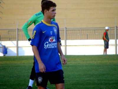 O meia Oscar durante treinamento em Corumbá com a Seleção Sub-20 -