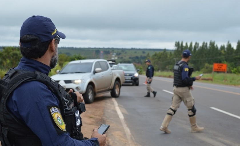 As principais causas de acidentes nas estradas são ultrapassagens indevidas e embriaguez ao volante, segundo a PRF. - Divulgação/PRF