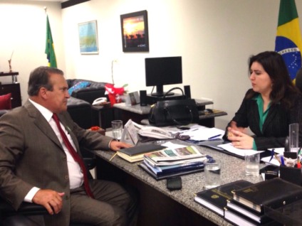 Prefeita Tita em reunião com a senadora Simone Tebet - Divulgação