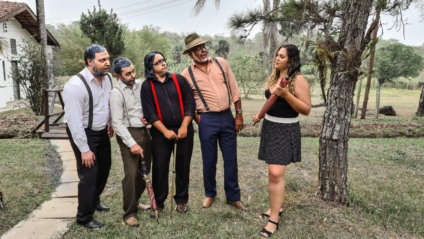 Integrantes da banda se maquiaram para interpretar os idosos no clipe - Ana Gabriella/Ana Gee