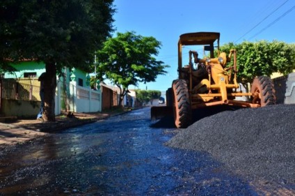 Rua José Evaristo de Queiroz terá dois mil m² de novo asfalto -