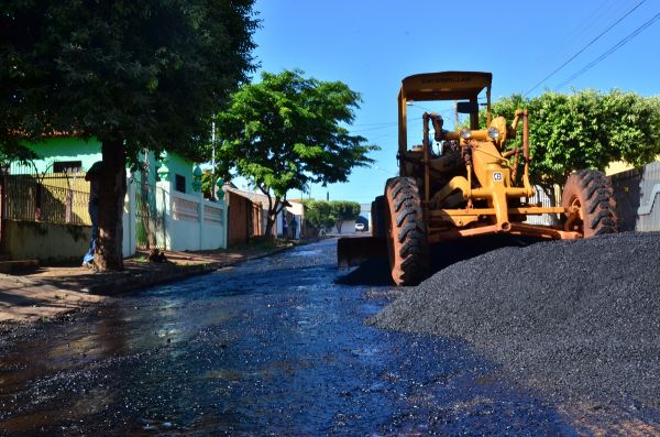 Rua José Evaristo de Queiroz terá dois mil m² de novo asfalto -