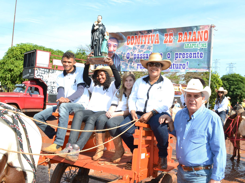 Deputado Angelo Guerreiro estava entre os participantes da romaria e colaborou no preparo do tradicional almoço tropeiro - Divulgação