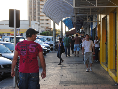 Roupas e perfumes predominam na escolha dos filhos -