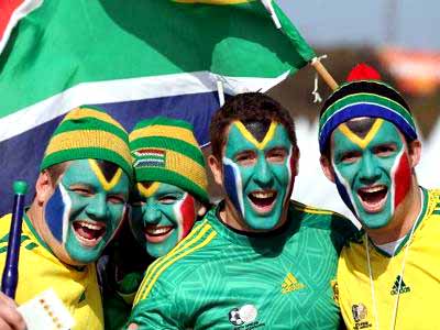 Torcedores chegam ao Soccer City para acompanhar a abertura da Copa - Torcedores chegam ao Soccer City para acompanhar a abertura da Copa -