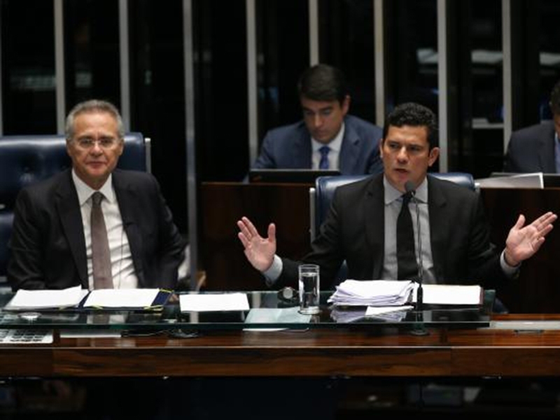  presidente do Senado, Renan Calheiros, e o juiz federal Sérgio Moro durante debate do PL 280/2016, sobre abuso de autoridade - Fabio Rodrigues Pozzebom/Agência Brasil