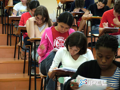 A pesquisa mostra também que, dez anos depois, houve aumento da frequência ao ensino superior -