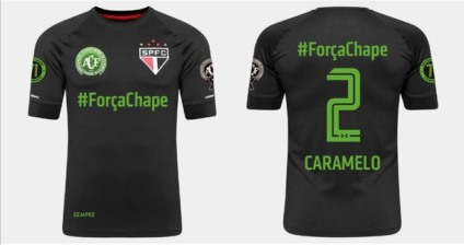 Camisa preta tem detalhes verdes e nomes dos jogadores vítimas do acidente - Divulgação