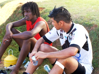 Kauê (esq.) e Léo Maranhão estão confiantes na classificação do Misto para a segunda fase -