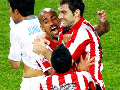 Jogadores do Estudiantes da Argentina comemoram um dos gols da vitória de ontem -