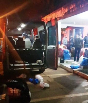 Mercadorias eram transportadas em uma van, que foi apreendida - Divulgação