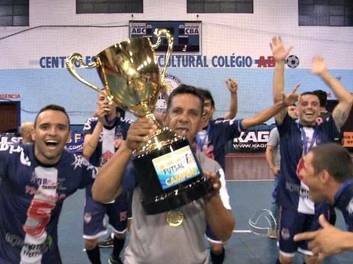 Equipe masculina da AATL comemora o título de campeão na Liga Centro-Oeste -  Reprodução