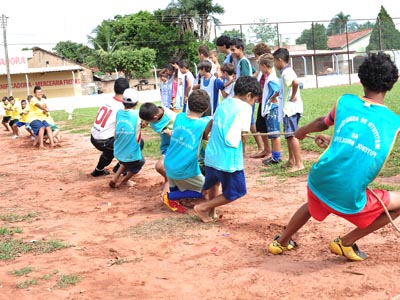 As crianças tiveram a oportunidade de praticar esporte e várias outras brincadeiras - As crianças tiveram a oportunidade de praticar esporte e várias outras brincadeiras -