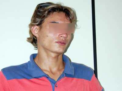O médico de plantão retirou a droga do ânus do elemento após este confessar o crime -