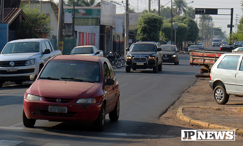 Quarta movimentada na avenida Capitão Olyntho Mancini, em Três Lagoas - Hugo Leal/JPNEWS