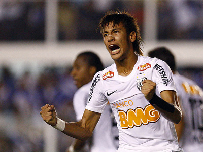 Neymar vibra com a marcação de mais um gol na goleada sobre os bolivianos -