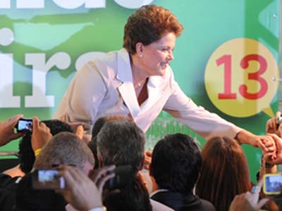 Dilma Rousseff é eleita a primeira mulher presidente da história brasileira -