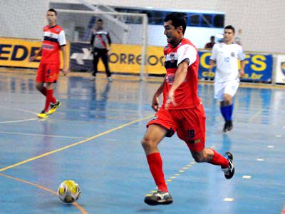 Crystiano durante a partida desta quinta: time não tem mais chances de título -