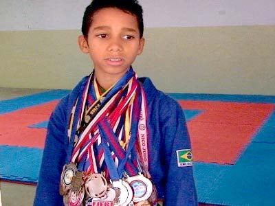 Victor Hugo foi campeão na categoria juvenil meio-leve -