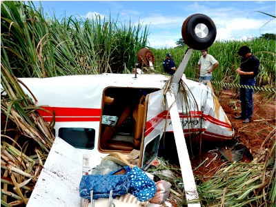 Após pane, avião caiu em um canavial de Costa Rica -