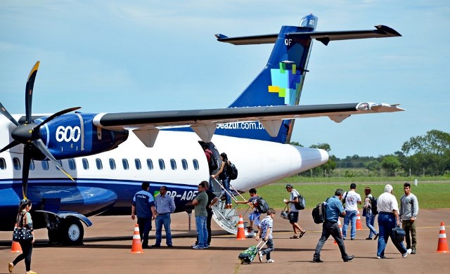 Aeronave da empresa Azul, no pátio de pouso do aeroporto - Arquivo/JP