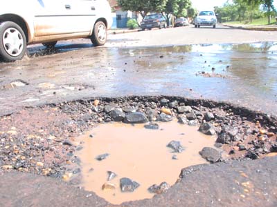 Segundo o diretor do DOS, Agamenon Alves de Oliveira, o departamento continua com os trabalhos de tapa buracos na cidade -