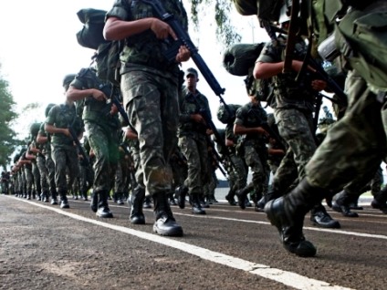 Ainda segundo o levantamento, 34% responderam que têm alguma confiança no Exército - Arquivo/JP