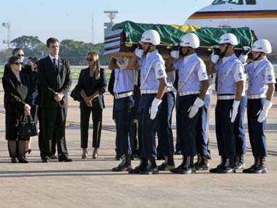 A previsão é que a presidenta Dilma Rousseff e o ex-presidente  Luiz Inácio Lula da Silva acompanhem o velório em Belo Horizonte -