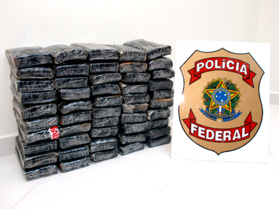 Droga estava escondida nas rodas traseiras do caminhão -