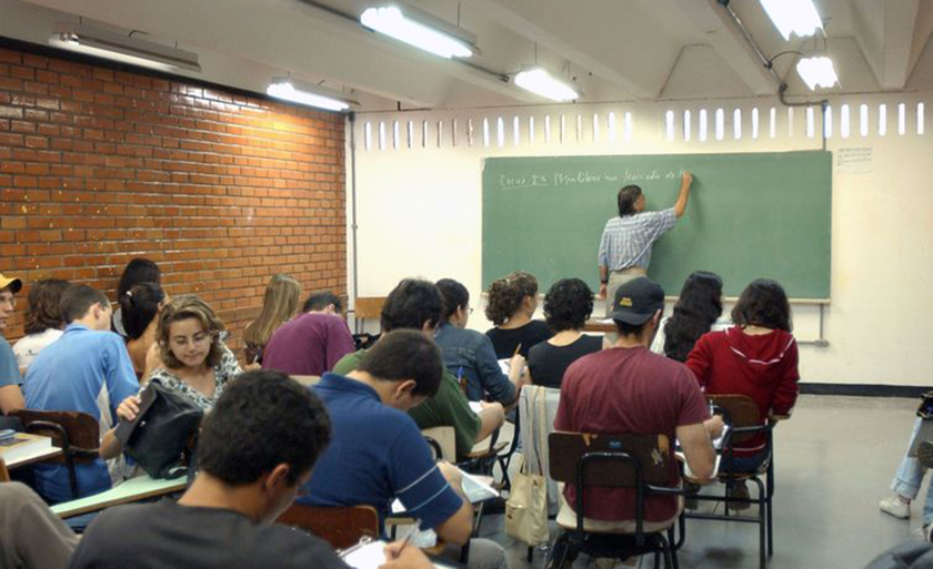 Maior percentual dos estudantes dedica de uma a três horas por semana aos estudos - Arquivo/Agência Brasil