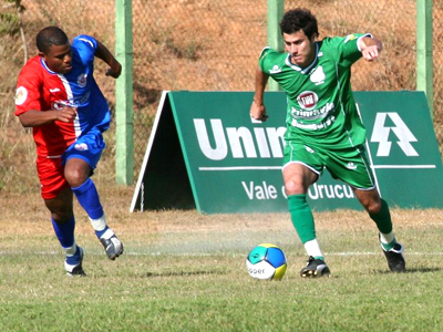 Gustavo Bianchini (dir.) em ação pelo Unai-MG: atleta disse que pode haver acordo -