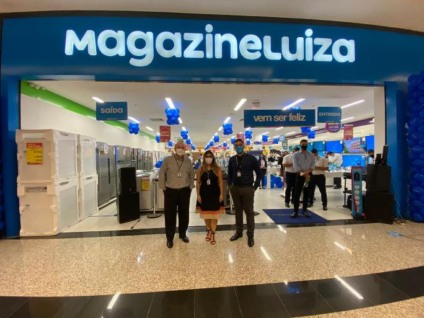 Na foto, Galeano é gerente regional de vendas; Anderso é gerente de operações de loja e Quivia é Gestora administrativa - Leandro Elias/JP Na foto, Galeano é gerente regional de vendas; Anderso é gerente de operações de loja e Quivia é Gestora administrativa - Leandro Elias/JP