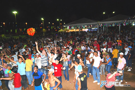 No Parque de Expsoições, a média de foliões era de aproximadamente duas mil pessoas por noite, mas a euforia era grande -