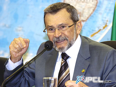 Juros altos foram discutidos emAudiência Pública promovida pela Comissão de Agricultura e Reforma Agrária, presidida pelo senador Valter Pereira (PMDB -MS) -