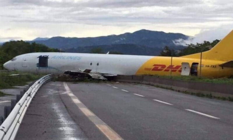 Aeronave derrapou no aeroporto de Bergamo  - Reprodução Twitter