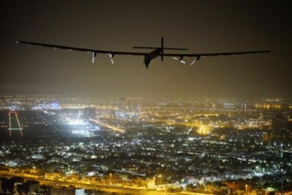 O Solar Impulse pousou na manhã de hoje em Abu Dhabi, nos Emirados Árabes - Jean Revillard/agência Lusa