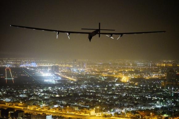 O Solar Impulse pousou na manhã de hoje em Abu Dhabi, nos Emirados Árabes - Jean Revillard/agência Lusa