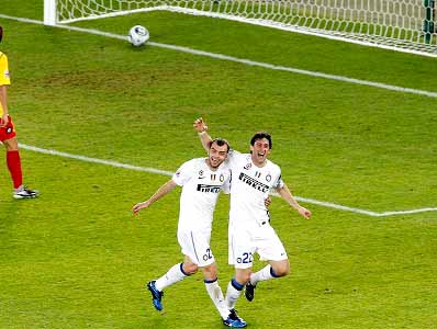 Pandev e Diego Milito estarão em campo novamente neste sábado -