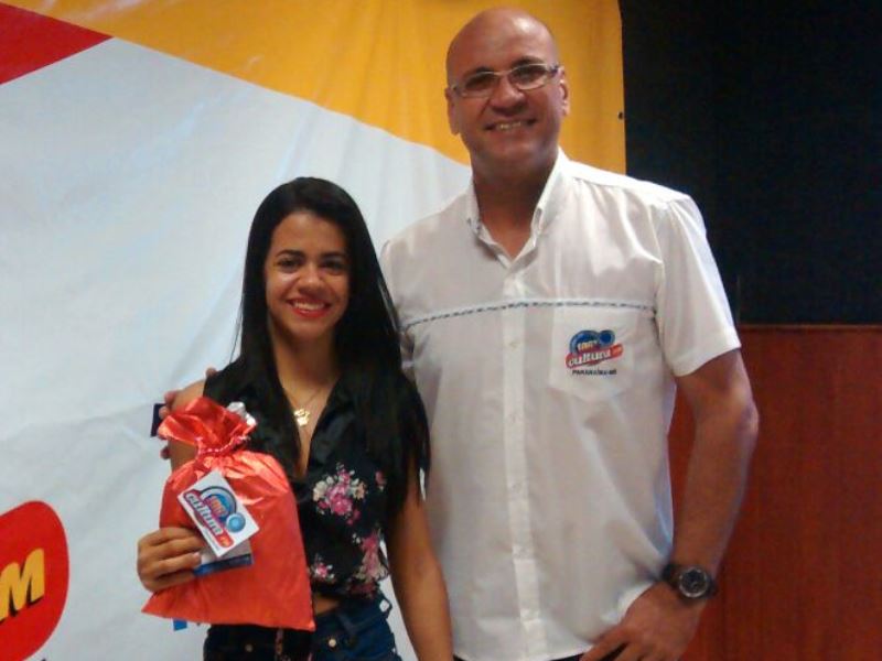 Vencedora da promoção nos estúdios da Cultura FM em Paranaíba - Divulgação