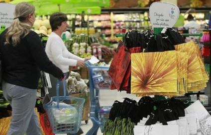 Devem faltar sacolas plásticas retornáveis nos supermercados por causa da alta procura, segundo associação -