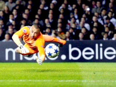 O goleiro brasileiro Gomes foi um dos melhores em campo -