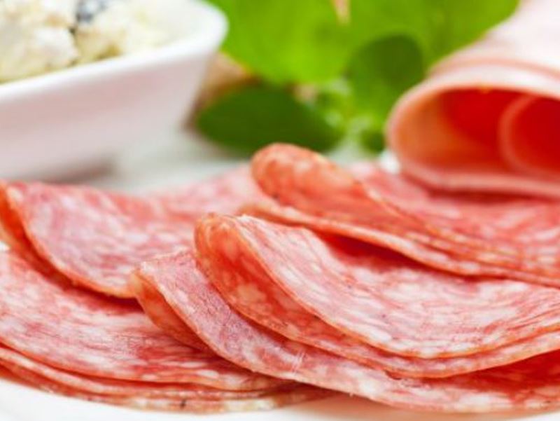 Linguiça, salsicha, presunto e bacon foram classificadas como alimentos cancerígenos para seres humano